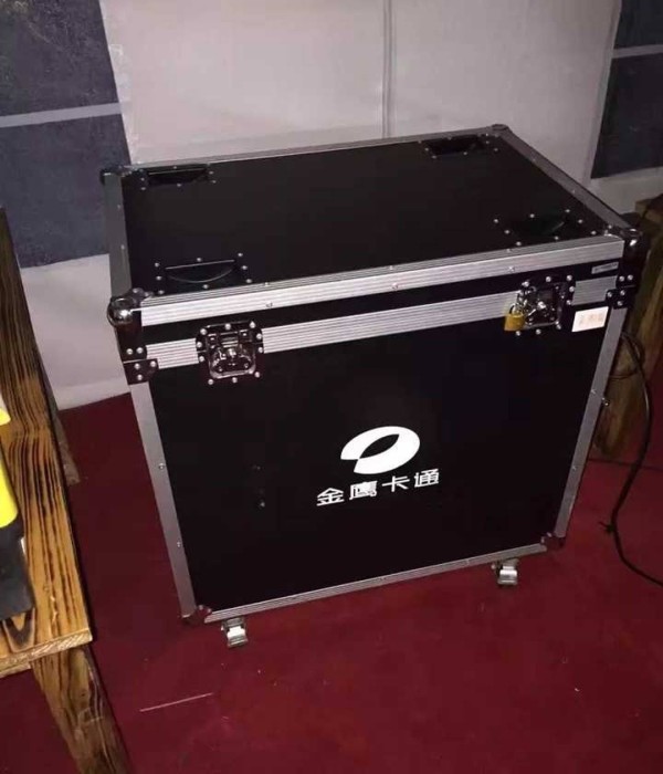 明星光鲜的秘密：专业团队打造的完美假象