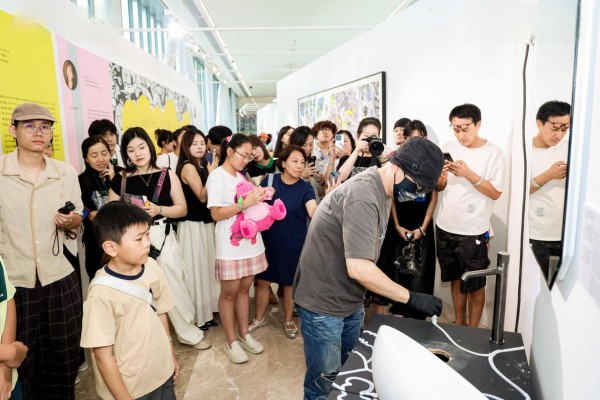 许魏洲与何超盈同框，揭秘明星与艺术圈背后的“合谋”与“算计”