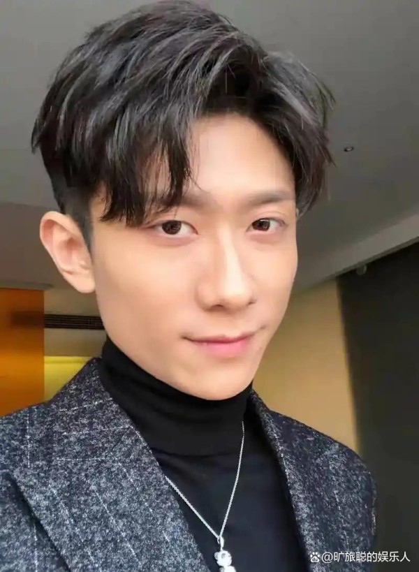 台上形同陌路，台下血浓于水！娱乐圈这些看似不熟的明星，竟是亲戚，藏得也太深了