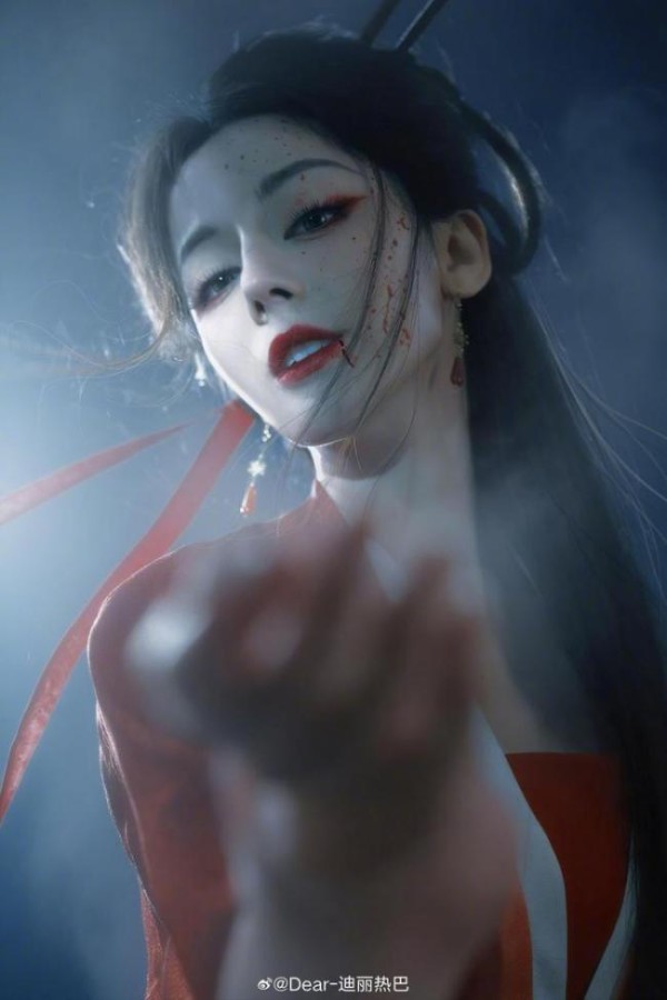 迪丽热巴陈飞宇回应七年前首次合作 全网热议“看清”梗