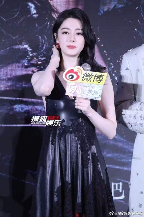 迪丽热巴为陈飞宇改编的搞笑生日歌具体歌词内容是什么？