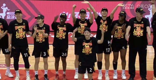 广东队输球一点不意外，老将黄思静杨力维年龄大战斗力下滑，杨舒予基本功不扎实关键时刻硬解能力不足