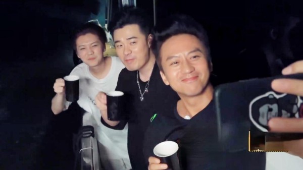 邓超鹿晗陈赫的十年兄弟情，是真情流露还是娱乐圈的完美人设？