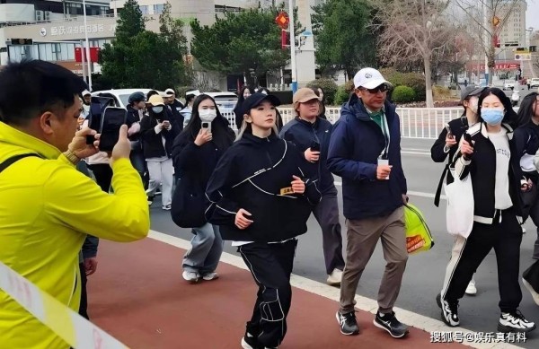 42岁黄圣依亮相跑马拉松，盘点那些跑过马拉松的明星