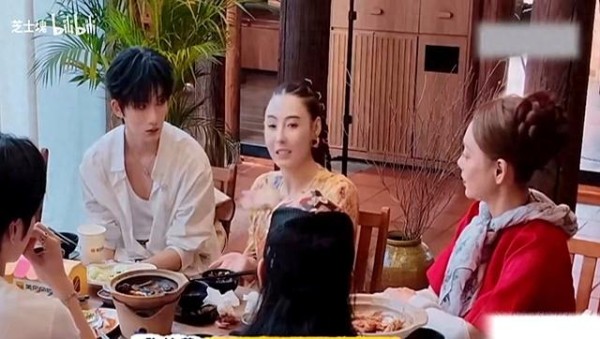 张柏芝坦言出道背后的辛酸故事：为家庭而奋斗的坚强决策