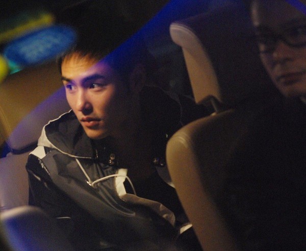 阮经天情史全盘点：为何明星恋爱总成全民话题？