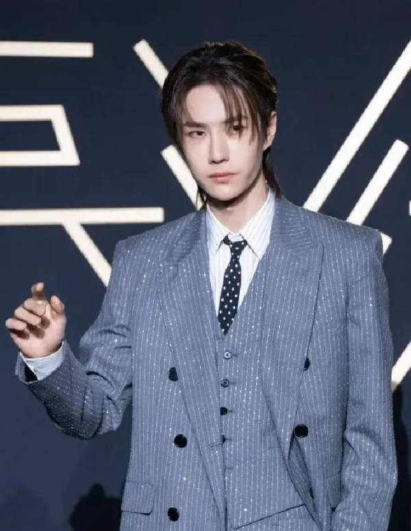 当头部艺人与资本捆绑松动娱乐经纪公司的单一依赖正在暴露风险