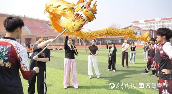 山外留学生沉浸式体验舞龙舞狮，感受中华传统民俗魅力