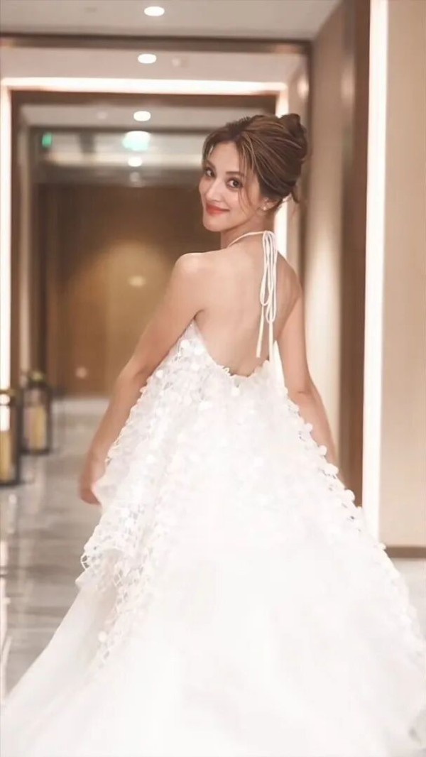 前港姐冠军陈凯琳《浪姐》出场遭冷待,与黎耀祥再合体跳舞默契依旧