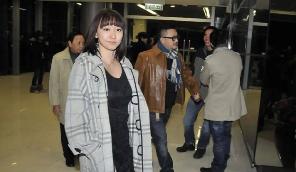 香港女星突然考虑冻卵，和圈内男友只恋爱不结婚，丁克多年想留后