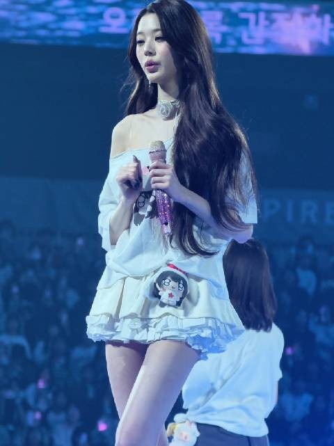 目前放眼整个朝鲜半岛,应该都没有比张元英更美的女人了