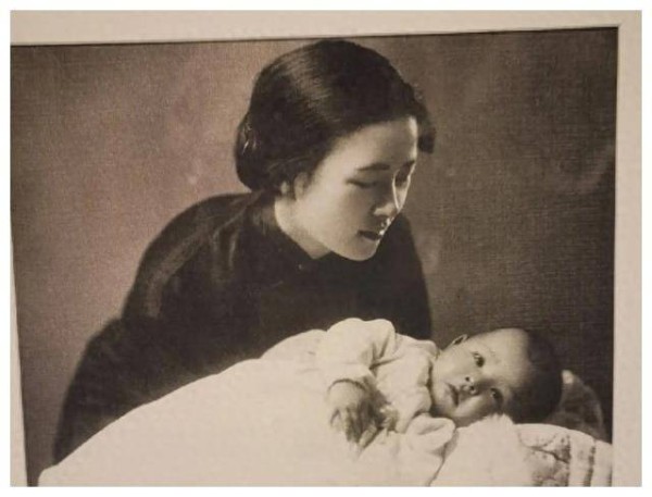 一代才女林徽因的字,雅秀精致、颇有情调,启功体有它的影子