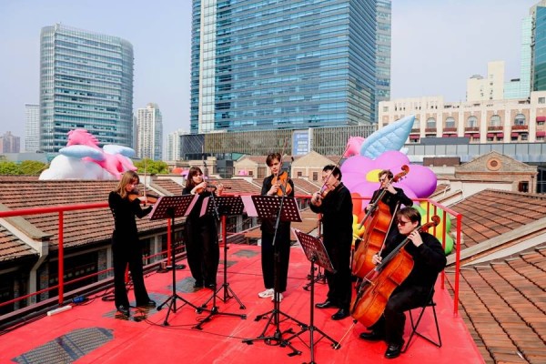 城市即舞台,上海之春首次亮相虹口的百年弄堂屋顶