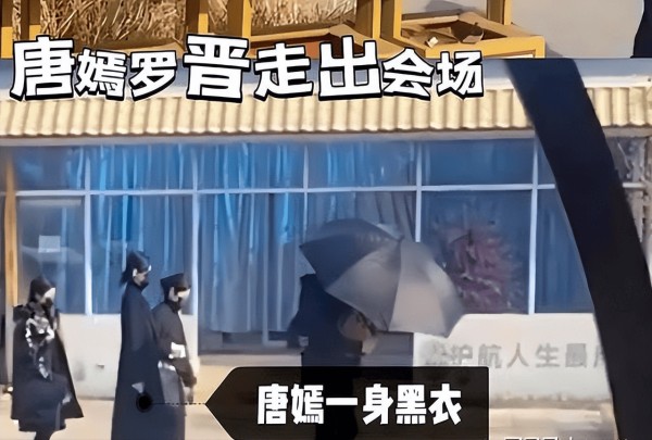 罗晋一家甜蜜出游，唐嫣打扮清爽很少女，6岁小小糖身高超130