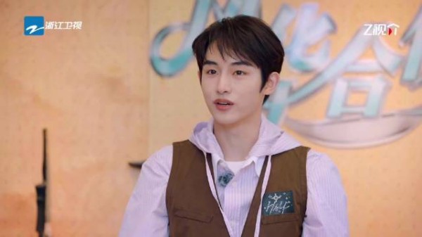 董思成主动报备未婚无子,艺人坦诚引关注