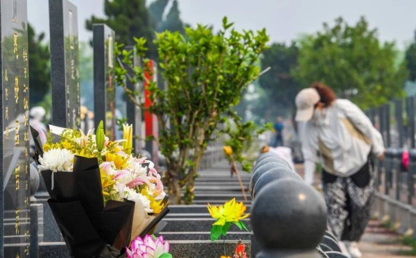 清明节当天海口超5.8万名群众现场祭扫