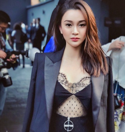 因《星光大道》走红，跨界当演员获赞，如今却因吴姓男星锒铛入狱