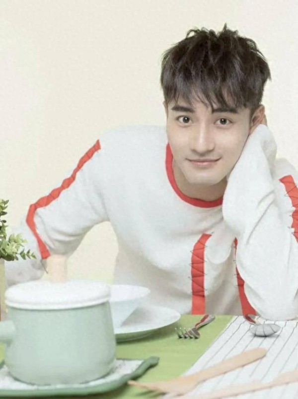 吴昕郑凯甜蜜同居曝光,爱情长跑终于迈向新篇章?