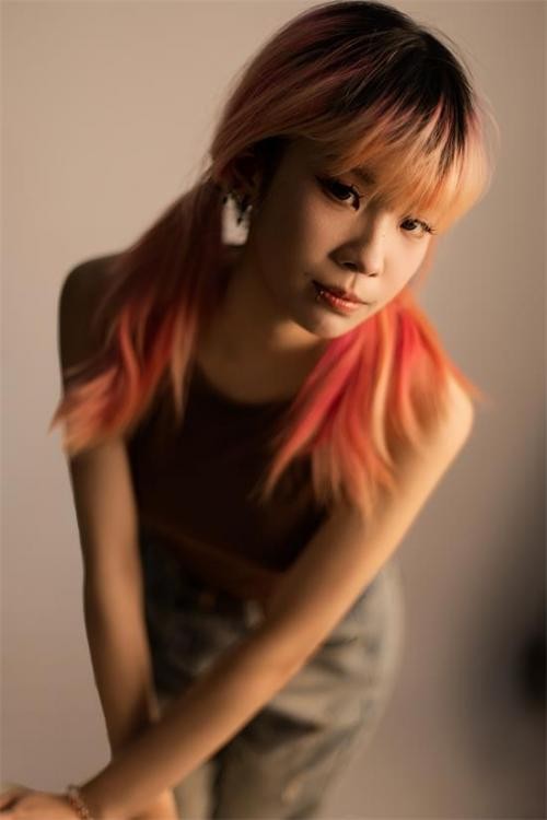 汤汤：青春逐光，在镜头下绽放的模特新星