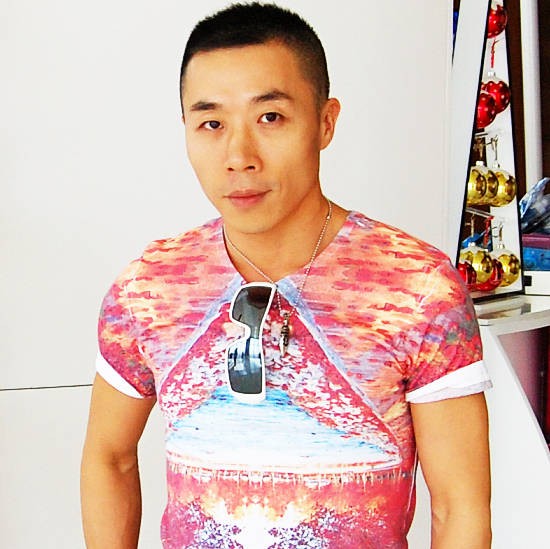 廖四勇从200元起步到开明星公司