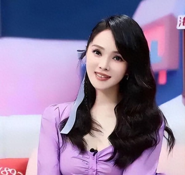 出轨、卖假货、被点名,这次被央视曝光的伊能静,连秦昊也救不了