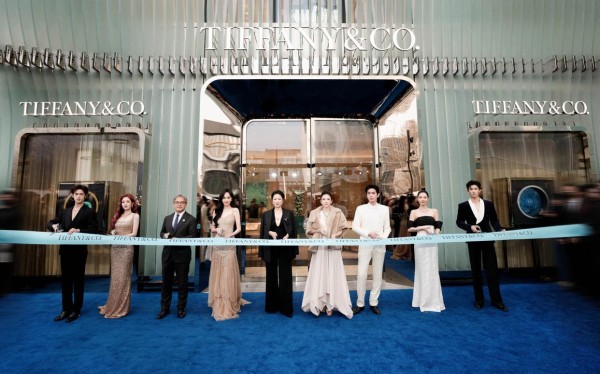 章子怡唐嫣钟楚曦生图“修罗场”:蒂芙尼三里屯开业,暗藏多少顶流心机?