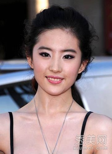 揭秘当红明星震惊世人的身世 表面光鲜背地里心酸