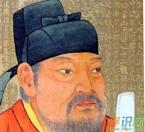 老高说事：在中国书法的历史长河中，颜真卿无疑是一个璀璨的明星。他不仅以其卓越的书法艺术而闻名，更以其高尚的人格和丰富的文化内涵，成为后世书法家的楷模。本文将深入探讨颜真卿的生平、书法风格及其对中国书法艺术的影响。

一、颜真卿的生平
颜真卿出生于唐朝的一个书香门第，家族世代从事官职和文化事业。他自幼聪慧，才华横溢，尤其在书法和诗词方面表现出色。颜真卿在年轻时便开始了他的仕途生涯，历任多职，最终成为...