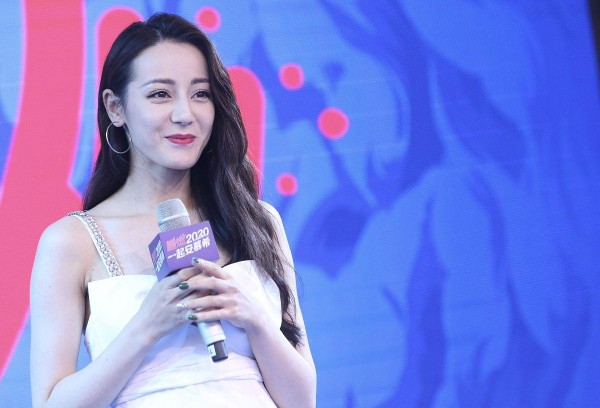 迪丽热巴签约郝阿三：一场关乎顶流转型的豪赌