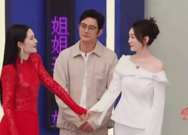 谢娜李小冉节目上一直拉手,打破不和传言,好姐妹一辈子