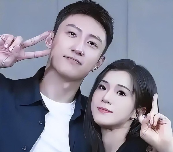 司晓迪扫射式爆料背后，内娱流量生意为何永远“顶流+恋情+悬念”？