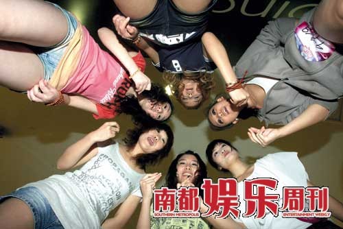 快女来了：明星脸以假乱真毒舌评委来袭(图)