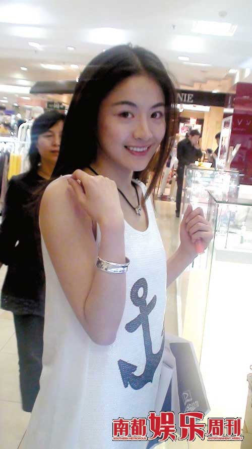 快女来了：明星脸以假乱真毒舌评委来袭(图)