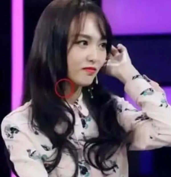 明星恋爱“痕迹”：冯绍峰的最用力，高圆圆的位置很“特别”