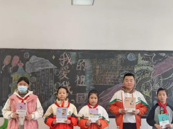 四川旅游学院爱心服务社成功举办“戎装印记·绽放青春光芒”公益主题活动