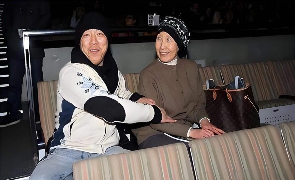 明星健康人设背后的脆弱现实：李连杰与黄渤的故事