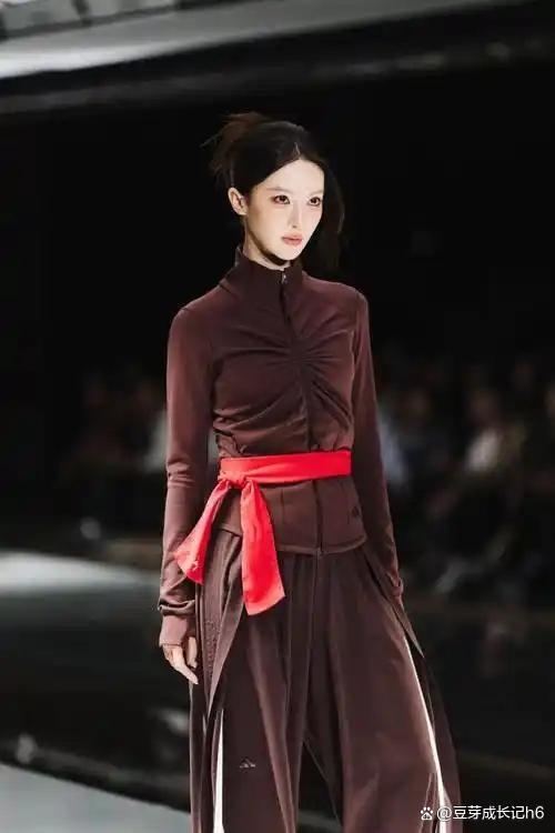 2026上海时装周：明星扎堆、穿搭炸场，谁赢麻了？