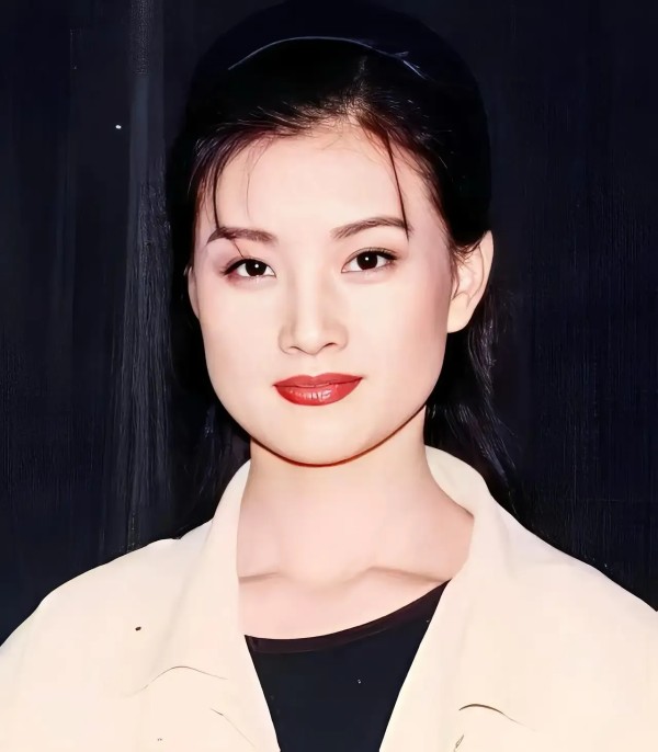 空谷幽兰讲故事：中国获得重要荣誉的十大歌唱家：
第一名：郭兰英——荣获“人民艺术家”国家荣誉
第二名：李谷一——获得“百花奖最佳女歌手”称号
第三名：宋祖英——被评为“中国民歌皇后”
第四名：戴玉强——荣获“中国音乐金钟奖”
第五名：廖昌永——获得“全国德艺双馨艺术家”称号
第六名：毛阿敏——荣获“中国音乐风云榜终身成就奖”
第七名：韩红——被评为“中国慈善音乐家”
第八名：那英——获得“中国音乐...