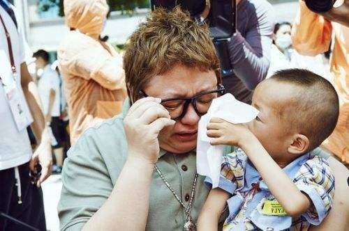 韩红办明星慈善晚会, 无一人参加, 大骂娱乐圈的“他们”, 网友: 真解气!