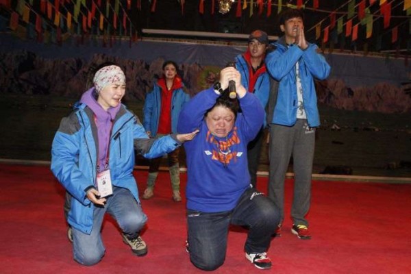 韩红办明星慈善晚会, 无一人参加, 大骂娱乐圈的“他们”, 网友: 真解气!