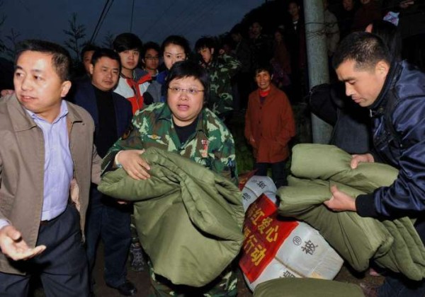 韩红办明星慈善晚会, 无一人参加, 大骂娱乐圈的“他们”, 网友: 真解气!