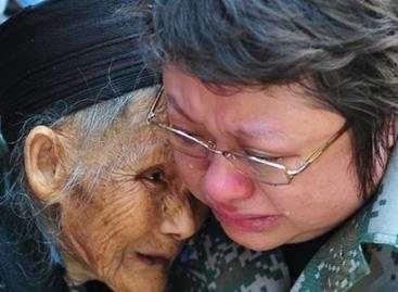 韩红办明星慈善晚会, 无一人参加, 大骂娱乐圈的“他们”, 网友: 真解气!