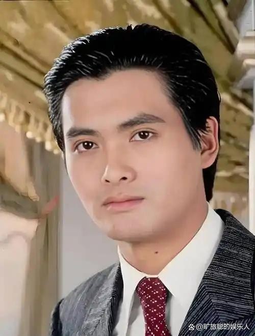 这些早期明星同台合照绝了！周润发 18 岁照片太吸睛，有的还稚气未脱有的正值颜值巅峰，满满都是回忆