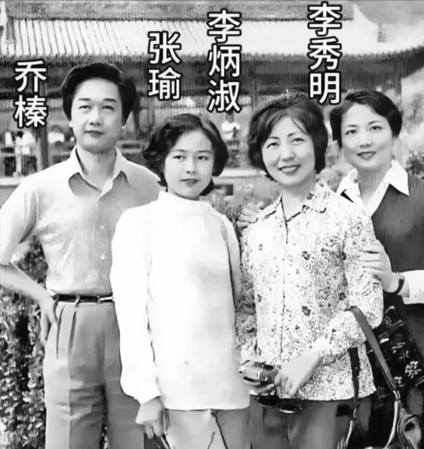 40年前罕见合影惊艳全网！张瑜李秀明这种顶级神颜，直接撕碎当代流水线明星的颜值遮羞布！