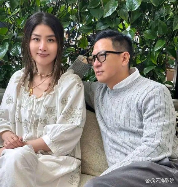 张家辉晒与陈慧琳新年聚餐合照，网友：太暖太接地气