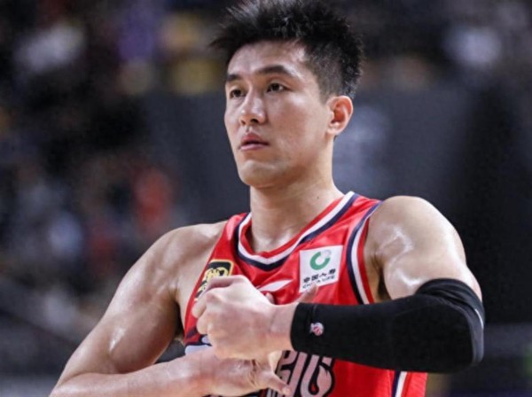 晚上9点报警！郭艾伦被“兄弟”骗走1000万，警方立案时他正拄拐养伤，左膝韧带断裂+千万骗局双重暴击