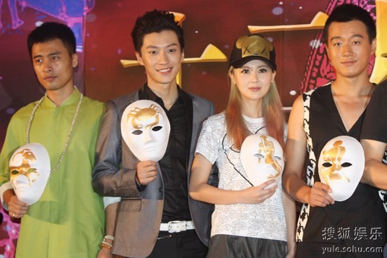 乔任梁与佟大为、甘薇等主演一同亮相