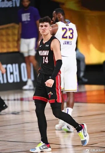 NBA新星希罗星座揭秘:水瓶座天才如何用智慧征服球场