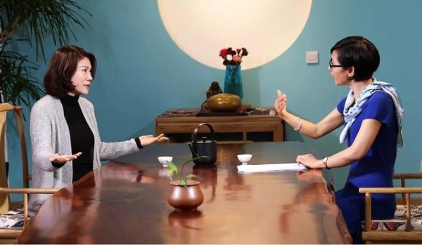 董明珠取代成龙代言格力,明星名气大对产品不了解还省1亿广告费