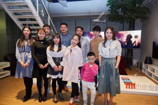 与米粉在一起 小米电视签约9名代言人